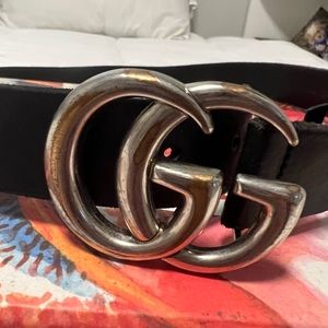 Silver and black Gucci belt